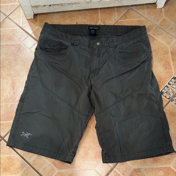 Arc'teryx  Shorts - Picture 1 of 4